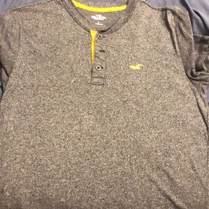 T shirt small size hollister